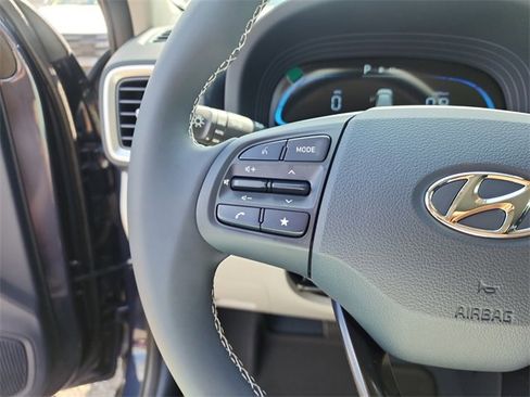 New 2025 Hyundai Venue Limited image 25