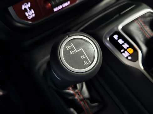 Certified 2020 Jeep Gladiator Rubicon AWD/4WD image 28