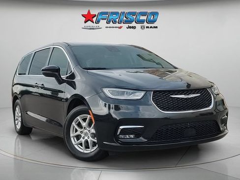 Used 2023 Chrysler Pacifica Touring-L FWD image 1