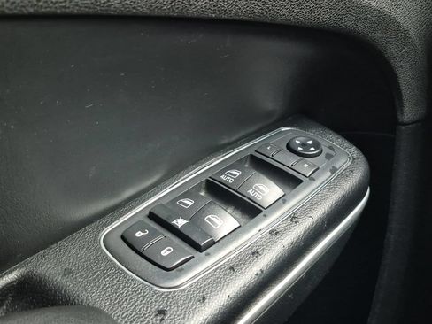 Used 2019 Chrysler 300 Touring w/ Sport Appearance Package RWD image 18