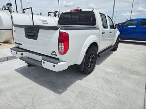 Used 2021 Nissan Frontier SV w/ Midnight Edition Floor Mats RWD image 3