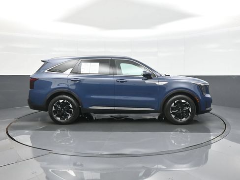 Used 2024 Kia Sorento S w/ Panoramic Sunroof Package FWD image 8