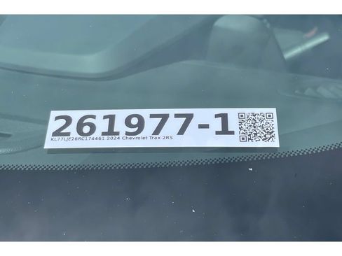 Used 2024 Chevrolet Trax RS w/ Sunroof Package FWD image 20