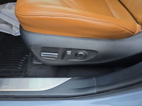 Used 2021 Toyota Highlander Platinum image 19