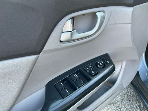 Used 2012 Honda Civic Hybrid Sedan image 12