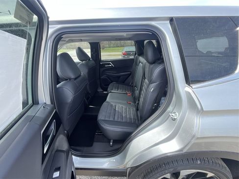 New 2025 Mitsubishi Outlander SE image 23