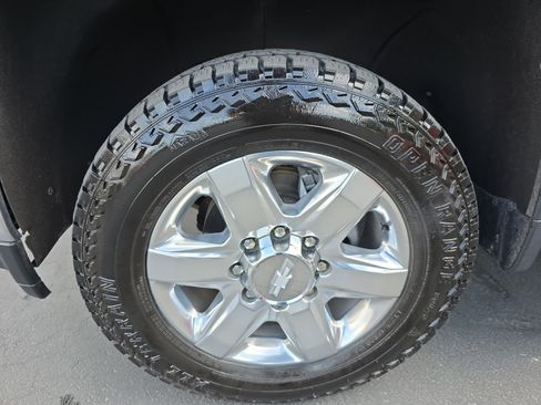 Used 2020 Chevrolet Silverado 2500 LTZ w/ Technology Package AWD/4WD image 32