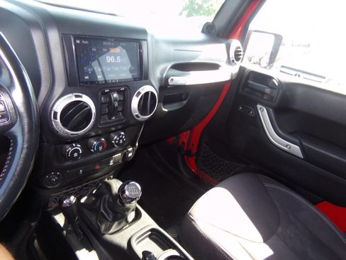 Used 2014 Jeep Wrangler Unlimited Sahara w/ Connectivity Group AWD/4WD image 64