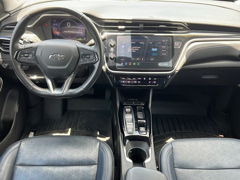 Used 2022 Chevrolet Bolt EUV LT w/ Convenience Package FWD image 11