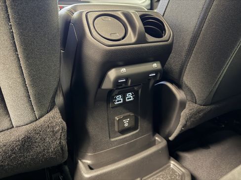 Used 2025 Jeep Wrangler Unlimited Sahara w/ Safety Group image 25