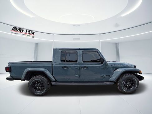 New 2025 Jeep Gladiator Sport image 2