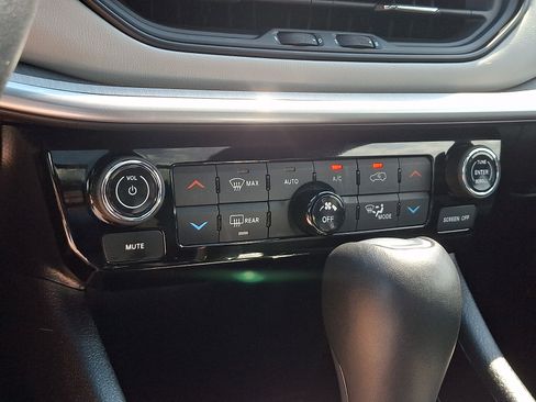 Used 2025 Jeep Compass Limited w/ Sun & Sound Group AWD/4WD image 16