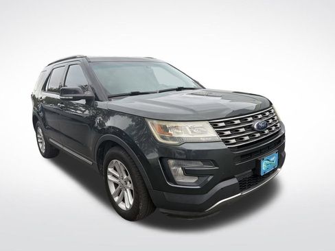 Used 2016 Ford Explorer XLT w/ Equipment Group 201A image 2