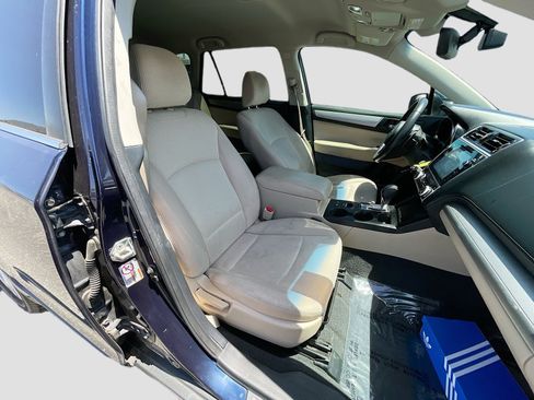 Used 2018 Subaru Outback 2.5i Premium AWD/4WD image 16