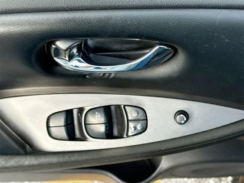 Used 2023 Nissan Leaf S image 18