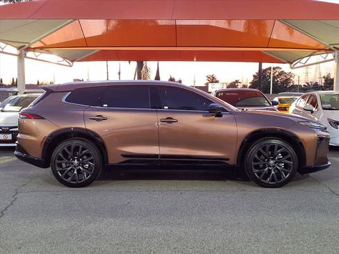 Certified 2025 Toyota Crown Signia image 3