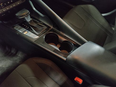 Used 2022 Hyundai Elantra SEL w/ Convenience + Premium Package image 26