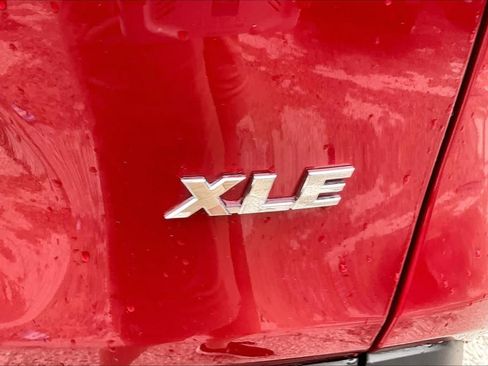 Used 2024 Toyota RAV4 XLE w/ Convenience Package FWD image 10