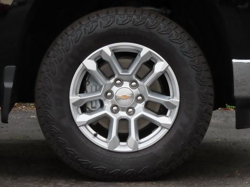 Used 2025 Chevrolet Silverado 1500 LT image 13