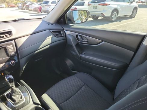 Used 2020 Nissan Rogue S image 23