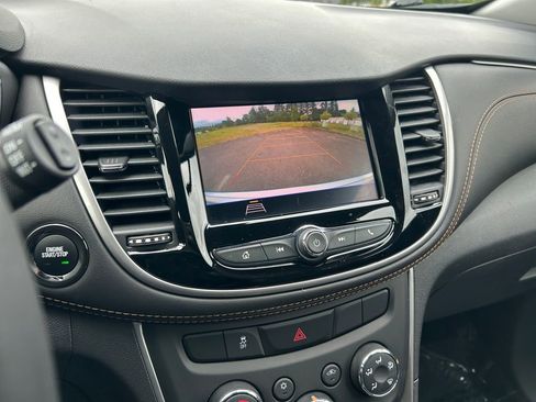 Used 2022 Chevrolet Trax LT w/ Driver Confidence Package image 19