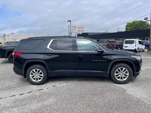 Used 2019 Chevrolet Traverse LT FWD image 2