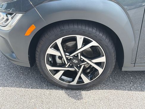 Certified 2022 Hyundai Kona Limited FWD image 12