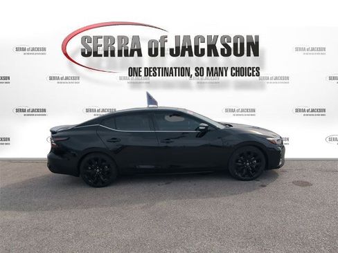 Used 2022 Nissan Maxima SR w/ Sport Mat Group image 9