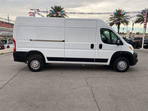 Used 2025 RAM ProMaster 2500 w/ Convenience Group image 4