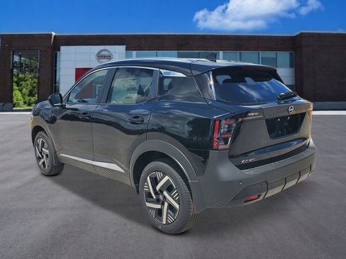 New 2026 Nissan Kicks SV FWD image 8