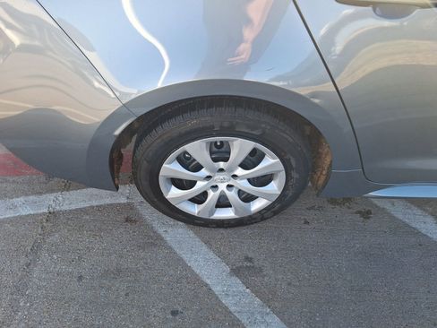 Used 2021 Toyota Corolla LE image 10