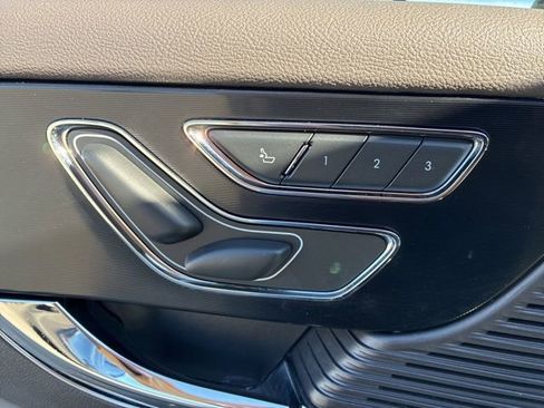 Used 2022 Lincoln Corsair Standard w/ Premium Package image 17
