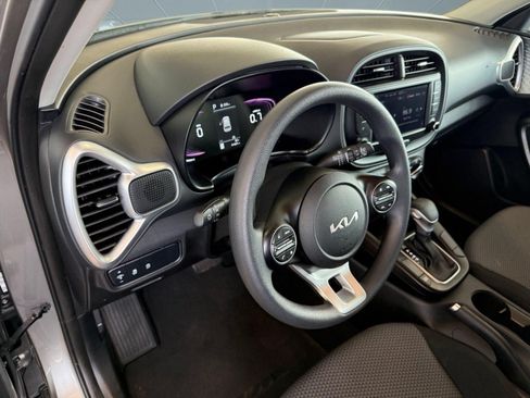 Used 2023 Kia Soul LX FWD image 4
