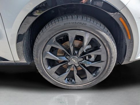 Certified 2022 Kia Sorento SX image 10