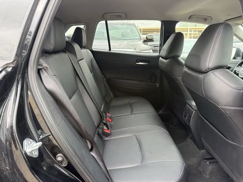 Used 2025 Toyota Corolla Cross XLE FWD image 32