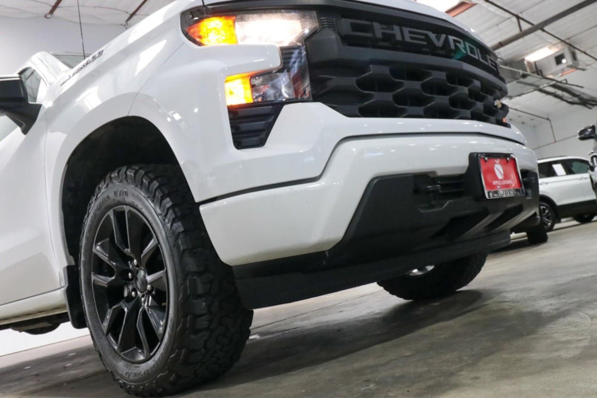 Used 2023 Chevrolet Silverado 1500 Custom AWD/4WD image 28