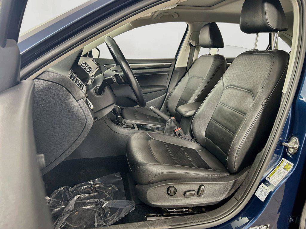 Used 2019 Volkswagen Passat 2.0T SE R-Line FWD image 21