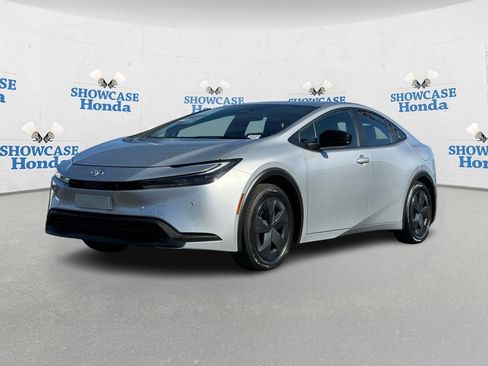 Used 2025 Toyota Prius image 2