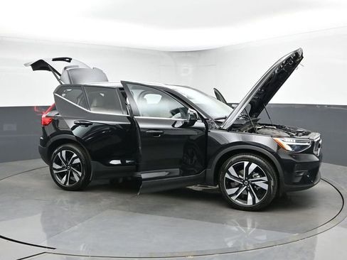 Used 2023 Volvo XC40 B4 Ultimate w/ Protection Package Premier FWD image 54