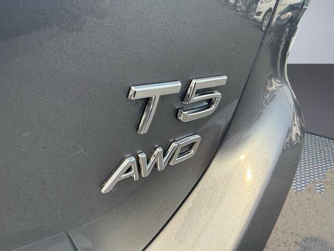 Used 2016 Volvo XC60 T5 Premier w/ Proximity Package AWD/4WD image 9