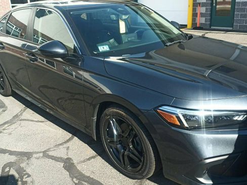 Used 2023 Honda Civic Touring image 3