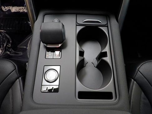 New 2025 Land Rover Discovery S AWD/4WD image 14