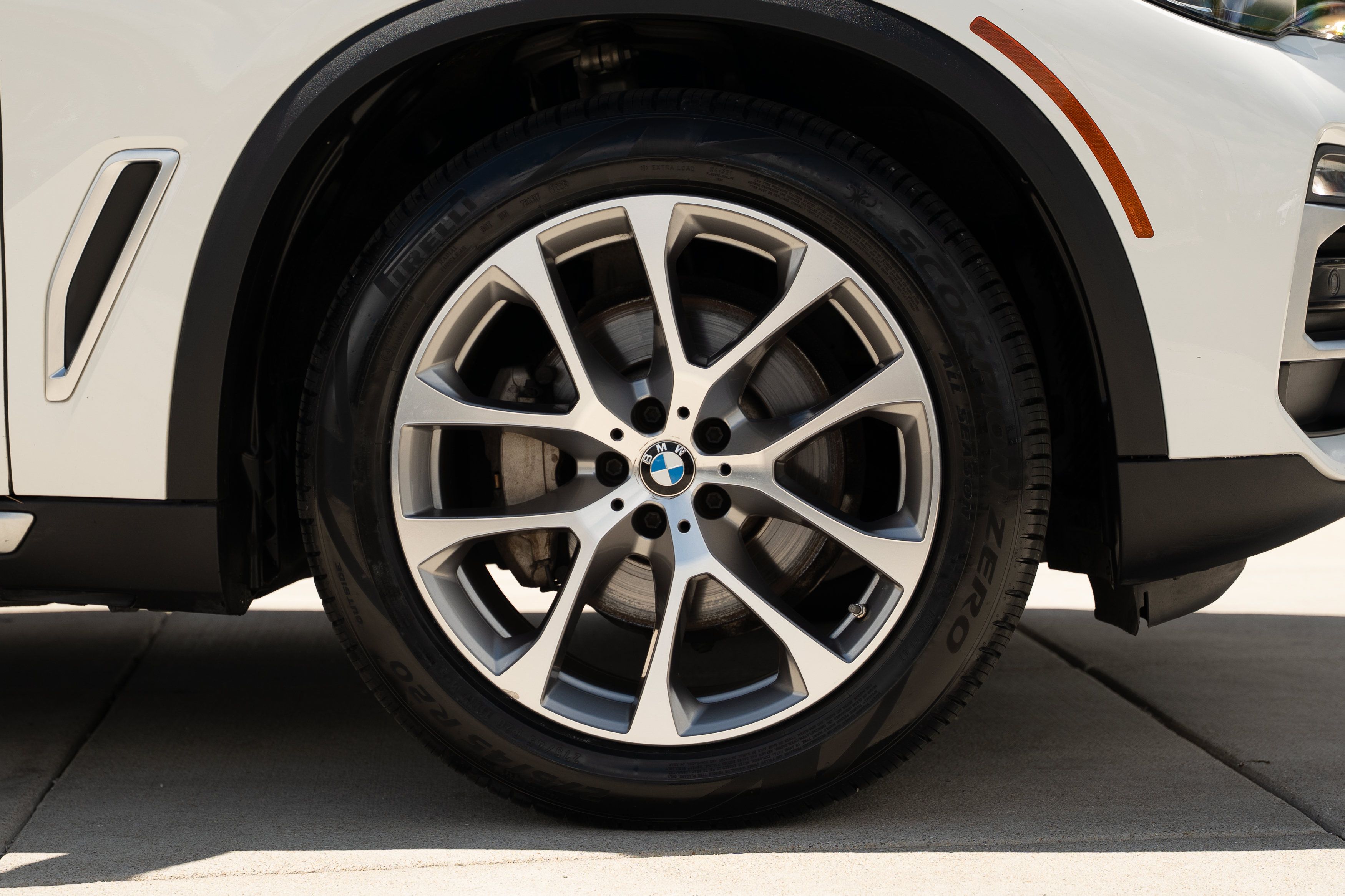 Used 2021 BMW X5 xDrive40i w/ Convenience Package AWD/4WD image 32