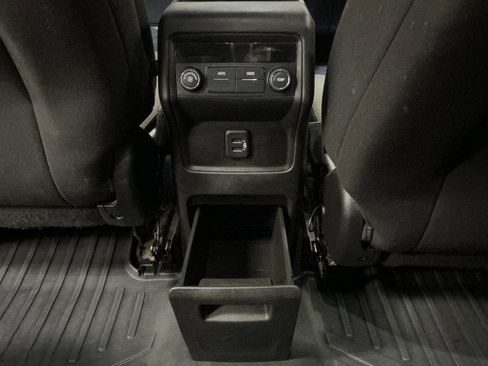 Used 2019 GMC Acadia SLE FWD image 23