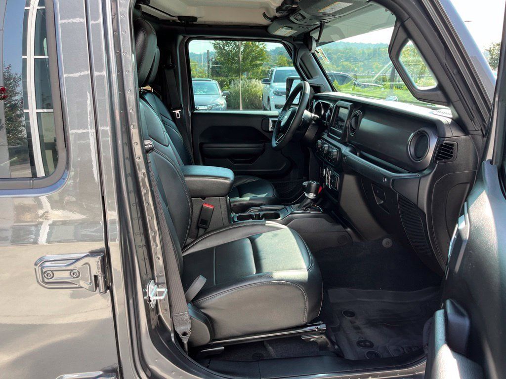Used 2023 Jeep Gladiator Mojave AWD/4WD image 27