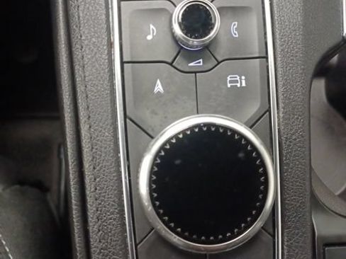 Used 2025 Cadillac XT4 Premium Luxury FWD image 31