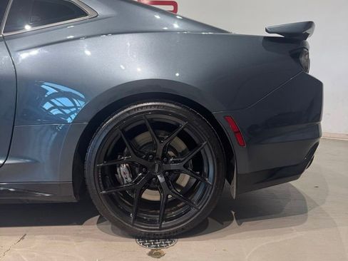 Used 2021 Chevrolet Camaro ZL1 RWD image 4