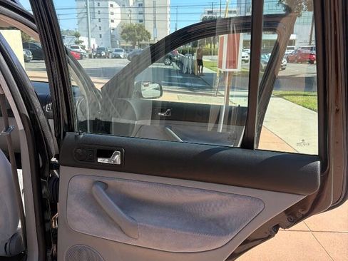 Used 2005 Volkswagen Jetta GLS image 29