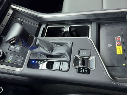 Used 2025 Lexus GX 550 image 34