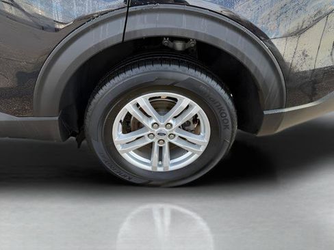 Used 2022 Ford Explorer XLT w/ Equipment Group 202A AWD/4WD image 25